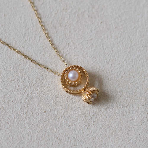 Akoya Pearl Pendant with Diamond