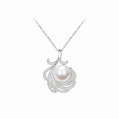 White pearl necklace in silver