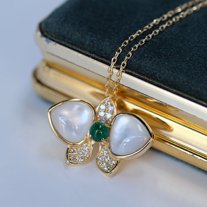 Emerald Pendant With Mother of pearl Diamond