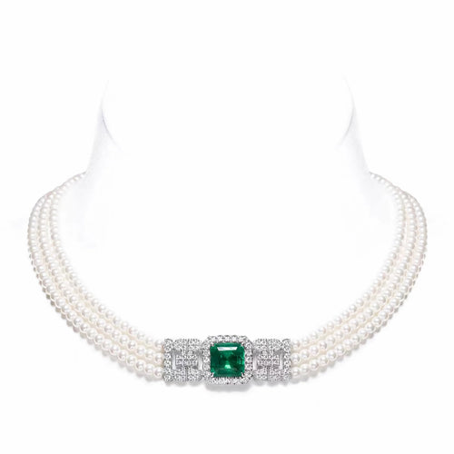 Emerald and pearl necklace with moissanites