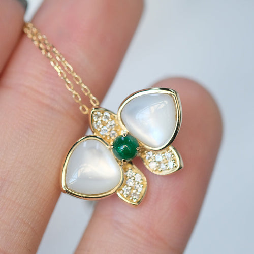 Emerald Pendant With Mother of pearl Diamond