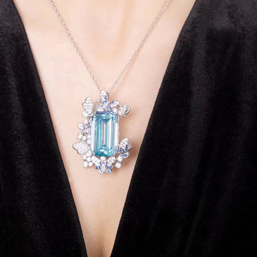 lady wearing Aquamarine silver necklace with moissanites