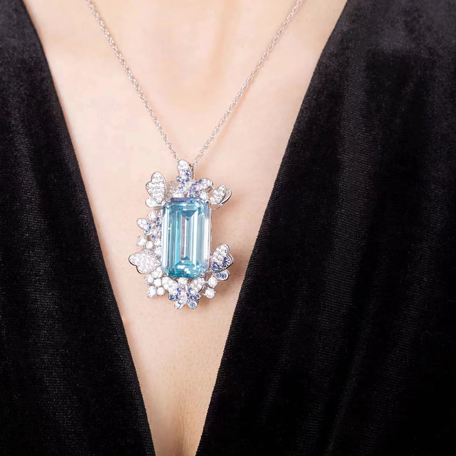 lady wearing Aquamarine silver necklace with moissanites