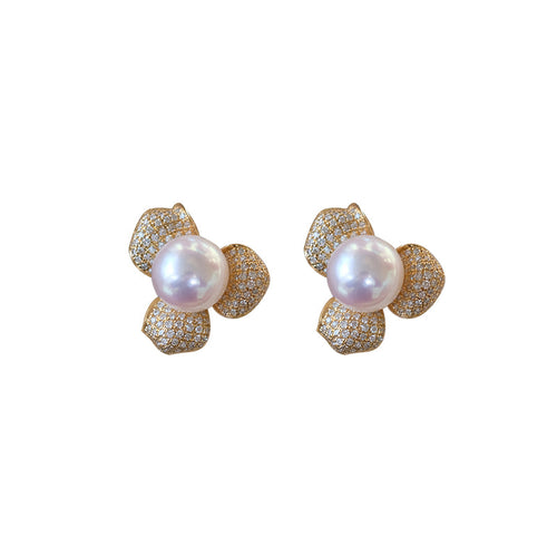 Akoya Pearl Earrings with Diamond