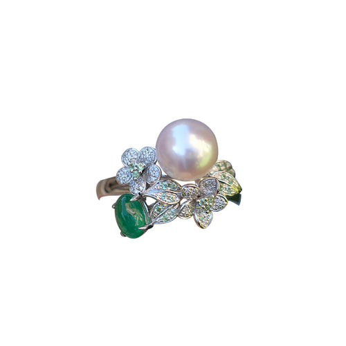 Akoya Pearl Ring with Emerald Diamond