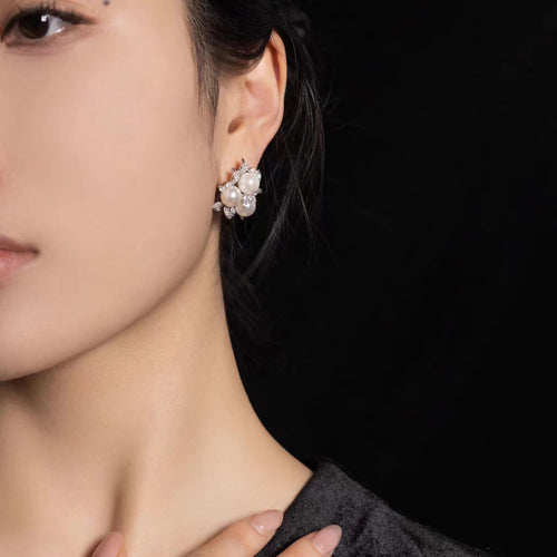 lady wearing Pearl silver earrings with moissanites 