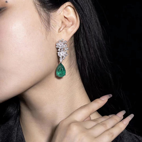 Pear green zircon earrings